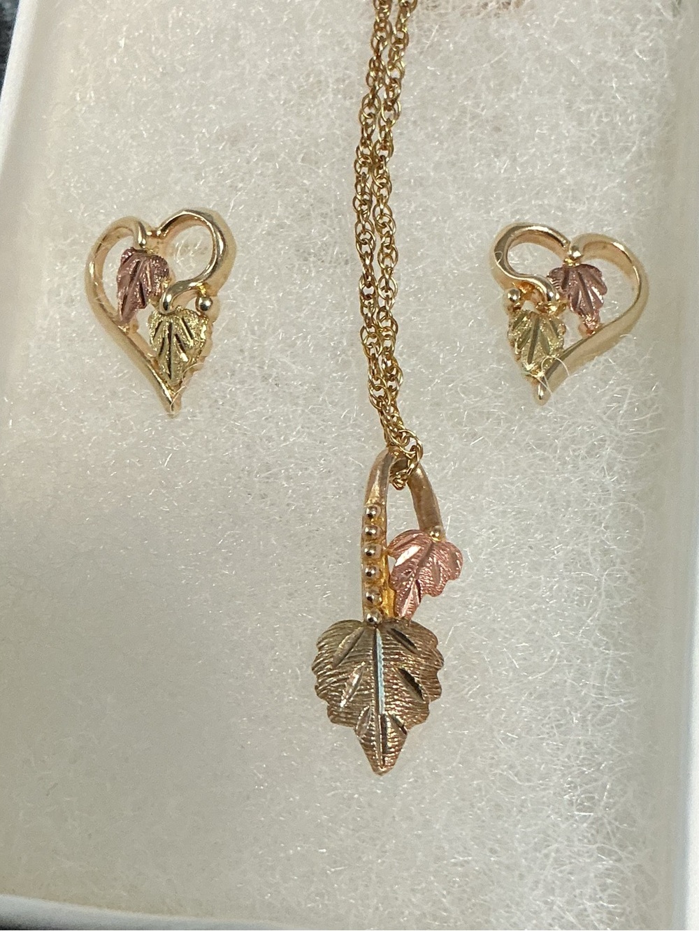 10K Leaf Necklace Heart and Leaf Earrings Black Hills Gold